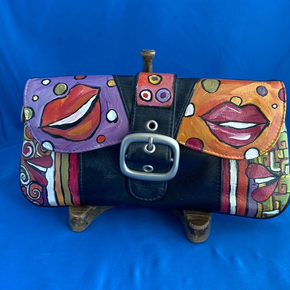 Women of Whim Hot Lips Handbag Hand painted Leather Clutch ILI New York Toronto - Picture 1 of 8